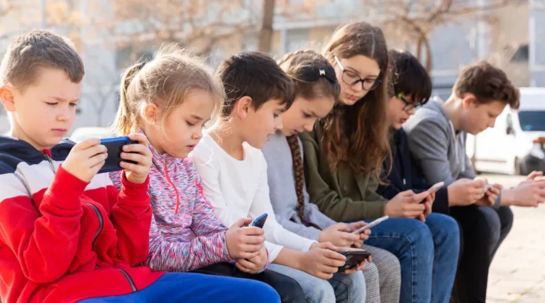 Treba li mlađima od 16 godina u BiH zabraniti društvene mreže