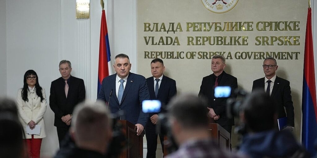 Vlada Republike Srpske planira da se u naredne tri godine zaduži 6,4 milijarde KM