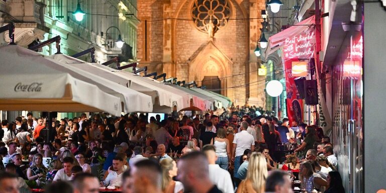 Za vrijeme trajanja SFF-a u Sarajevu boravilo 43.010 turista, ostvareno 88.105 noćenja