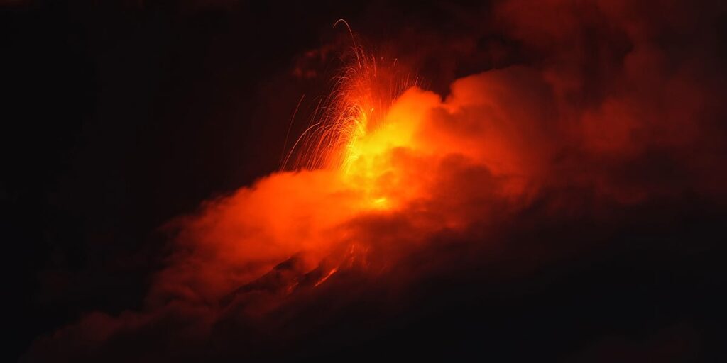 Zbog erupcije vulkana Fuego evakuisana sela na jugu Gvatemale