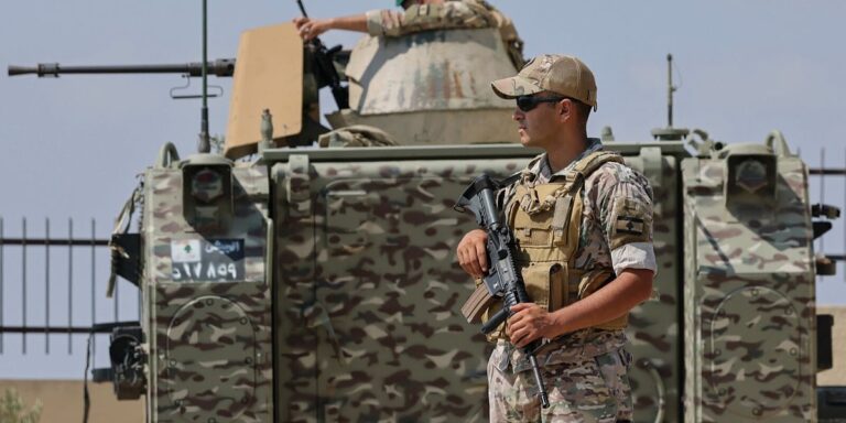 Irak mora do kraja septembra razoružati šijitske milicije, ali proiranske grupe odbijaju ultimatum Irak mora do kraja septembra razoružati šijitske milicije, ali proiranske grupe odbijaju ultimatum