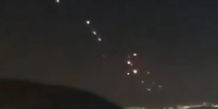 Iran ispalio rakete koje se “raspršuju”, za odbranu potrošeno najmanje 60 presretača Iran ispalio rakete koje se "raspršuju", za odbranu potrošeno najmanje 60 presretača