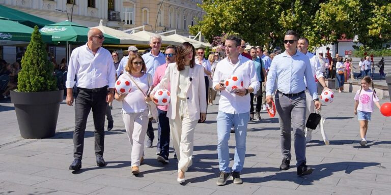 "Oni koji daju velika obećanja prvo moraju obećati da će prestati krasti"