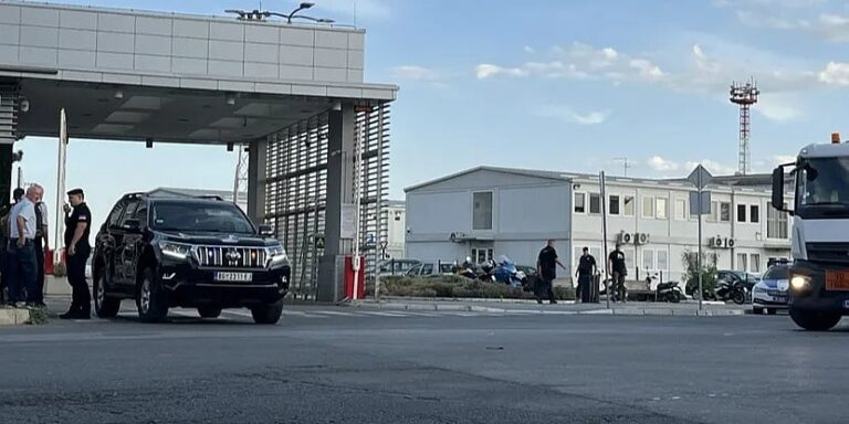 Srbija monstruma dočekala uz najviše vojne počasti