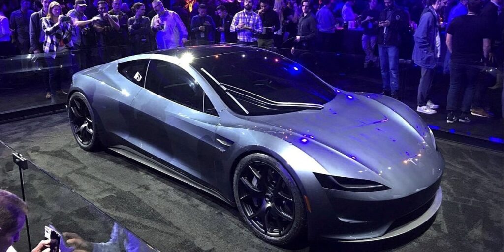 Tesla najavljuje 1. oktobar kao datum predstavljanja dugo odgađanog Roadstera