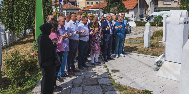 Uputili poruku onima koji blokiraju državu