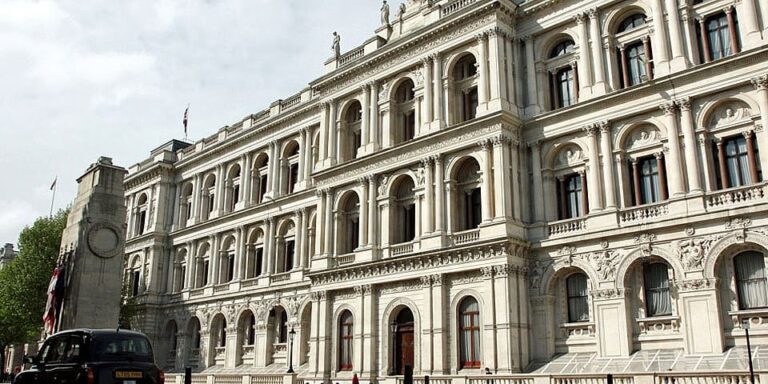 Velika Britanija pozvala srbijanskog diplomatu na razgovor zbog veličanja zločinca Mladića u Srbiji