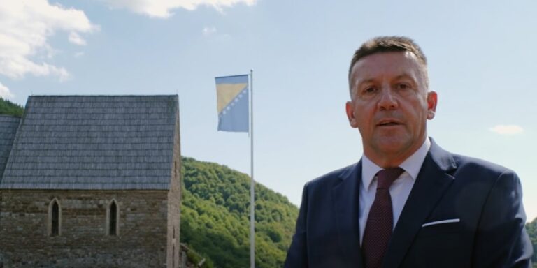 Želim prvo pospremiti vlastito dvorište