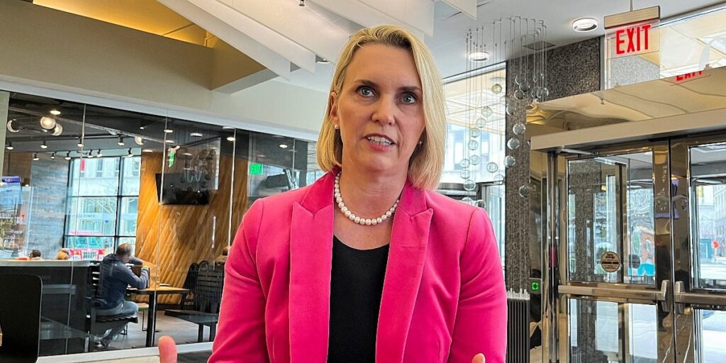Bivša ambasadorica SAD-a u Ukrajini potvrdila da je napustila State Department, direktno prozvala Trumpa Bivša ambasadorica SAD-a u Ukrajini potvrdila da je napustila State Department, direktno prozvala Trumpa