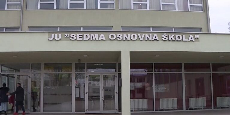 Uposlenici Sedme osnovne škole traže od Hote Muminović da obustavi razrješenje direktorice