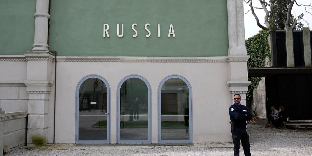 Žiri podnio ostavku zbog rasprave o učešću Rusije, prolongirana i dodjela nagrada Žiri podnio ostavku zbog rasprave o učešću Rusije, prolongirana i dodjela nagrada