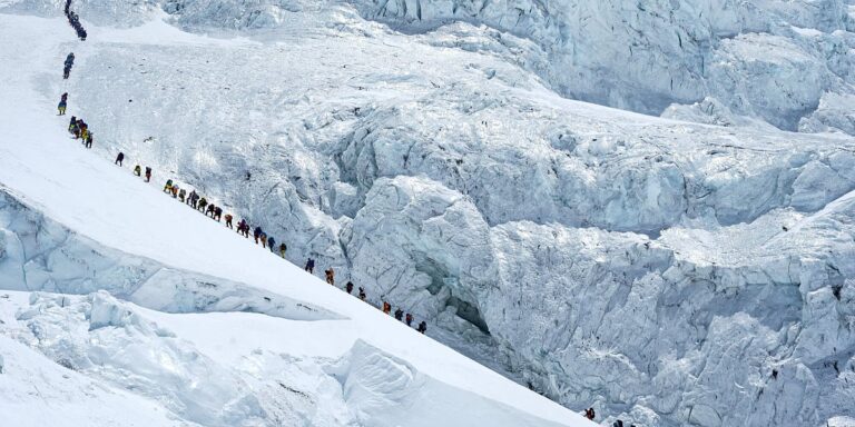 274 alpinista u jednom danu osvojilo najviši vrh svijeta s nepalske strane 274 alpinista u jednom danu osvojilo najviši vrh svijeta s nepalske strane