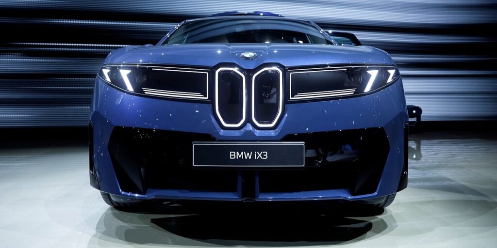 BMW iX3 prešao hiljadu kilometara autoputem sa samo dva zaustavljanja BMW iX3 prešao hiljadu kilometara autoputem sa samo dva zaustavljanja