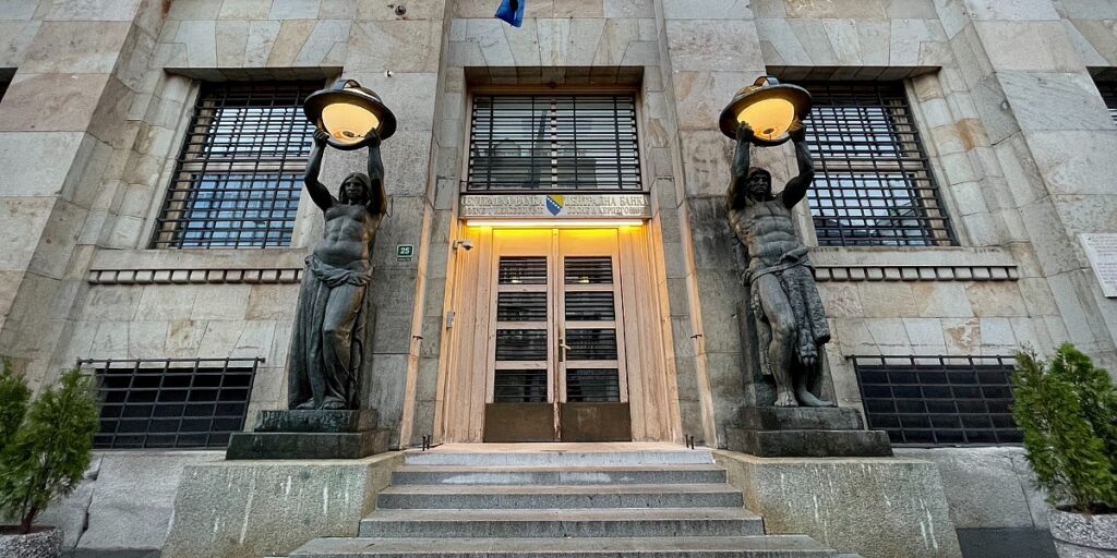 Banke u BiH bez promjena kreditnih standarda, raste interes za stambene i poslovne kredite Banke u BiH bez promjena kreditnih standarda, raste interes za stambene i poslovne kredite
