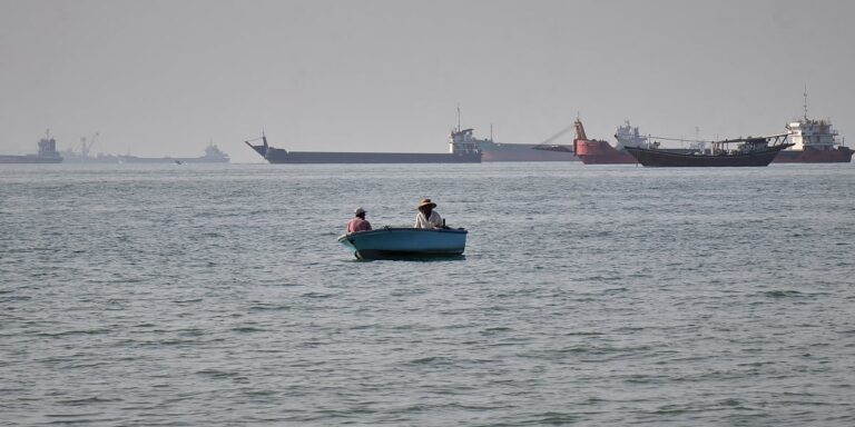 Brod usidren kod obale UAE zaplijenjen i usmjeren prema iranskim vodama