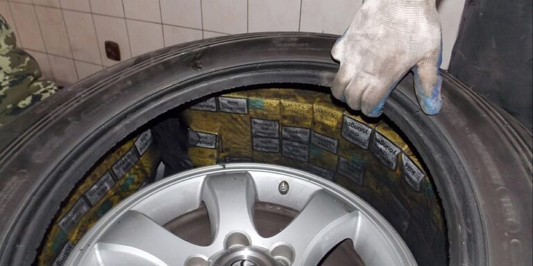Cigarete skrivene u rezervnom točku i difuzoru automobila: Otkrila ih granična policija