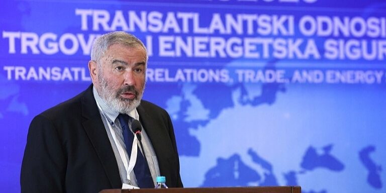 Davanje državne imovine u ruke lokalnih moćnika bi moglo dovesti do destabilizacije BiH Davanje državne imovine u ruke lokalnih moćnika bi moglo dovesti do destabilizacije BiH