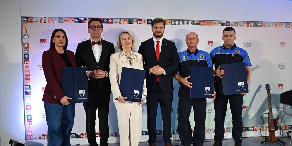 Dodijeljena priznanje i povelje zaslužnim pojedincima