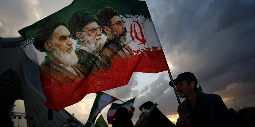 Iran bi mogao izgraditi 10 nuklearnih bombi za tri do šest mjeseci Iran bi mogao izgraditi 10 nuklearnih bombi za tri do šest mjeseci