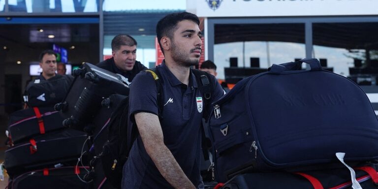 Iranski nogometaši krenuli na Svjetsko prvenstvo i stigli na prvu stanicu trening-kampa Iranski nogometaši krenuli na Svjetsko prvenstvo i stigli na prvu stanicu trening-kampa