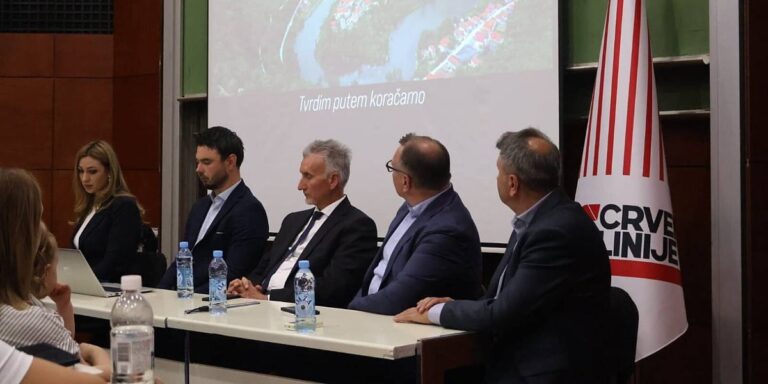 Kemal Ademović izabran za predsjednika Crvenih linija, predstavljena i stranačka himna "Menjik"
