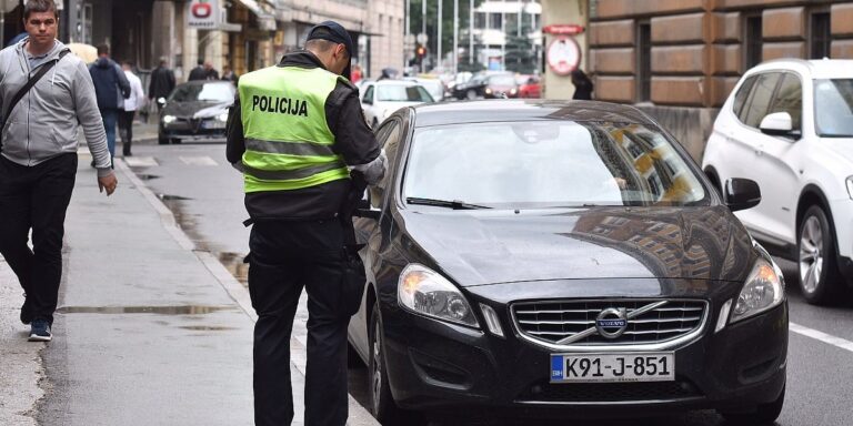 Kolike su kazne za nekorištenje pojasa, korištenje telefona i prekoračenje brzine? Kolike su kazne za nekorištenje pojasa, korištenje telefona i prekoračenje brzine?