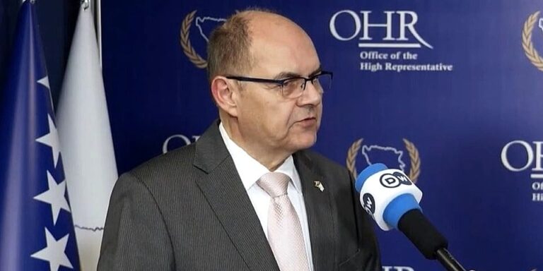 Postoje različita mišljenja u međunarodnoj zajednici o tome da li treba nastaviti s Dejtonom Postoje različita mišljenja u međunarodnoj zajednici o tome da li treba nastaviti s Dejtonom