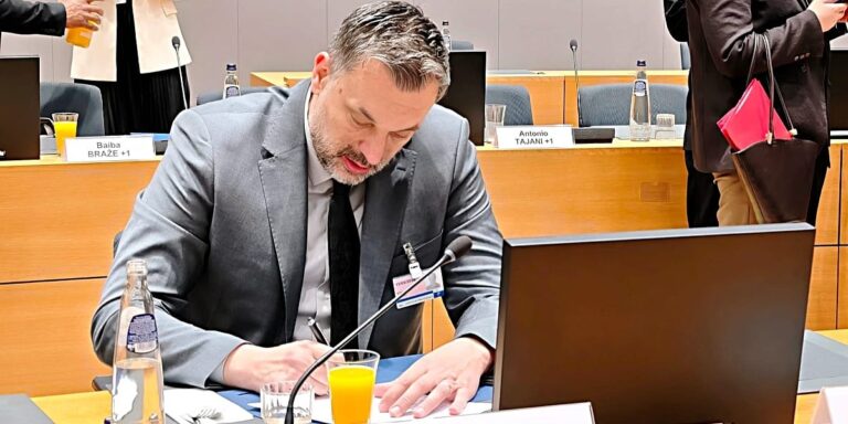 Pozvao članice EU da se uključe u proces imenovanja novog visokog predstavnika Pozvao članice EU da se uključe u proces imenovanja novog visokog predstavnika
