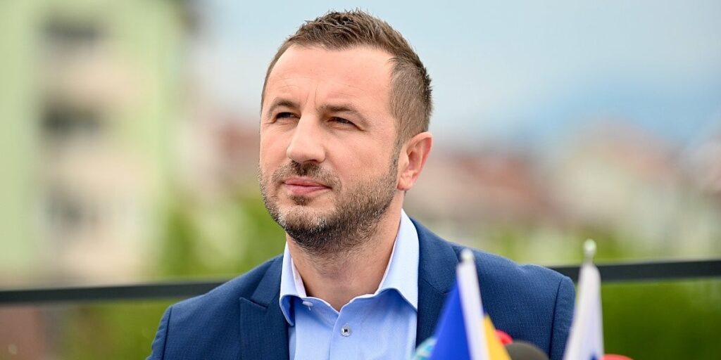Prvo je SDA, a zatim Trojka dala brojne institucije na upravljanje SNSD-u i HDZ-u Prvo je SDA, a zatim Trojka dala brojne institucije na upravljanje SNSD-u i HDZ-u