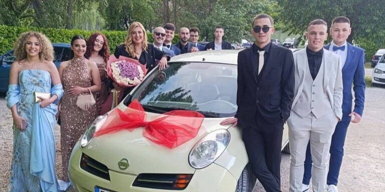 Razrednici tajno obnovili automobil koji godinama koristi za pomoć životinjama