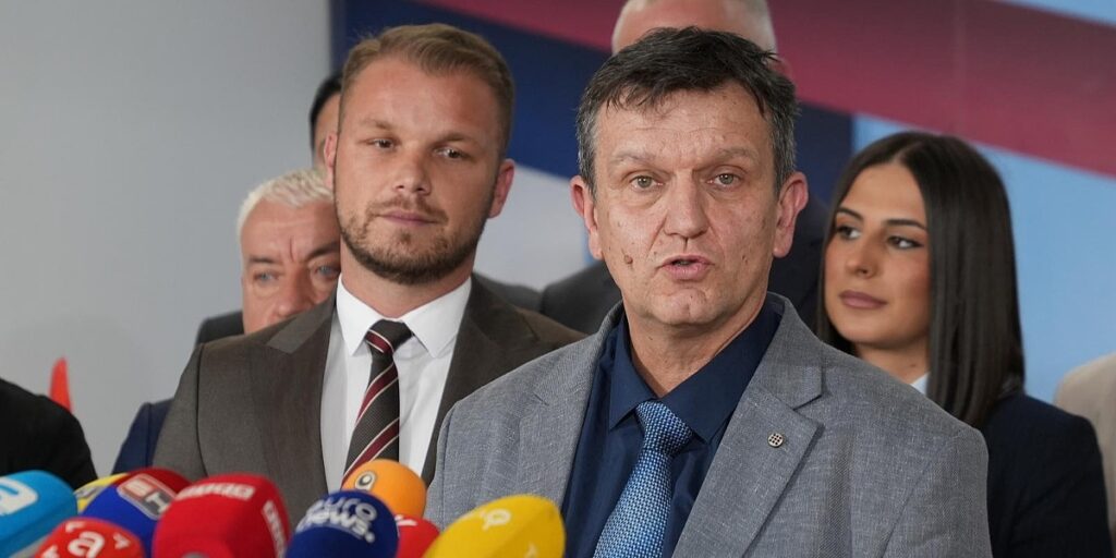 Sastanak na kojem će SDS birati između Stanivukovića i ličnog opstanka Sastanak na kojem će SDS birati između Stanivukovića i ličnog opstanka