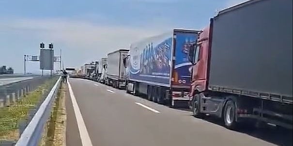 Satima ostaju u međuzoni u kojoj nema ni WC-a Satima ostaju u međuzoni u kojoj nema ni WC-a