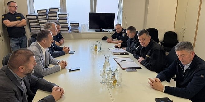 Spasili smo bh. privredu, oba granična prijelaza u Gradiški mogla bi biti otvorena do ljeta Spasili smo bh. privredu, oba granična prijelaza u Gradiški mogla bi biti otvorena do ljeta