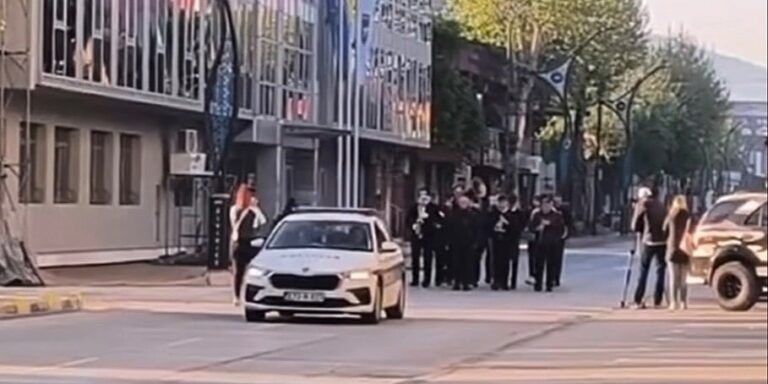 U Kladnju i Živinicama uz limenu muziku i sirene najavljen Prvi maj