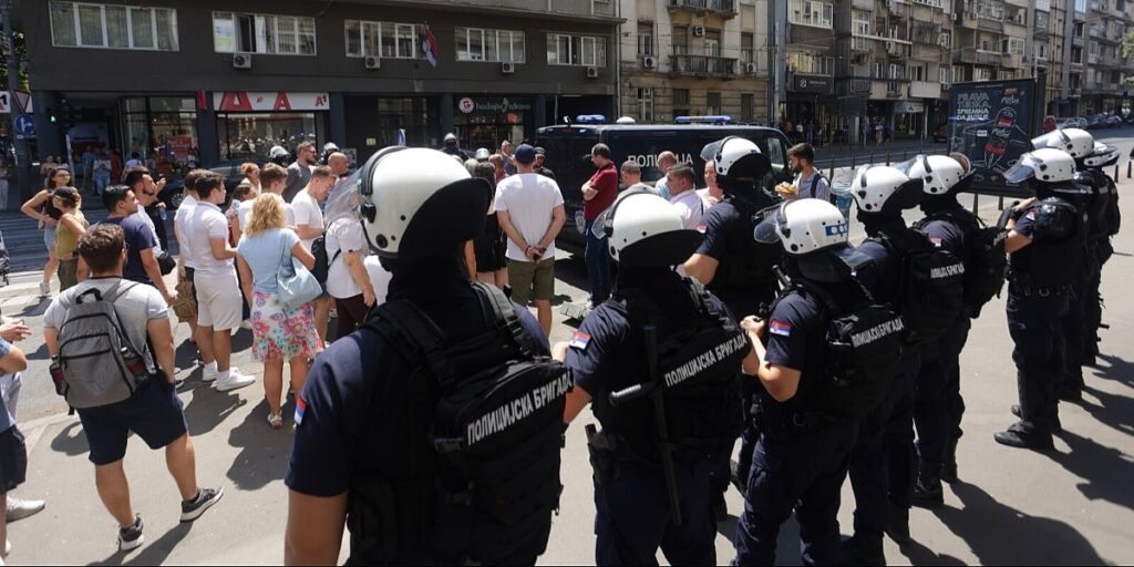 Uoči protesta studenata u Beogradu obustavljeni svi vozovi u Srbiji do daljnjeg Uoči protesta studenata u Beogradu obustavljeni svi vozovi u Srbiji do daljnjeg