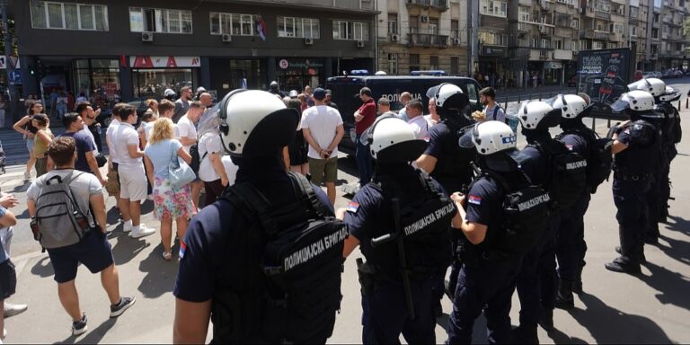 Uoči protesta studenata u Beogradu obustavljeni svi vozovi u Srbiji do daljnjeg Uoči protesta studenata u Beogradu obustavljeni svi vozovi u Srbiji do daljnjeg