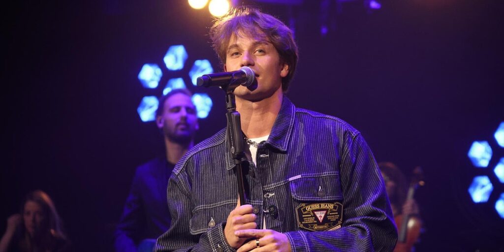 Više od 40.000 ljudi čeka na ulaznice za koncert Jakova Jozinovića u Beogradskoj areni Više od 40.000 ljudi čeka na ulaznice za koncert Jakova Jozinovića u Beogradskoj areni