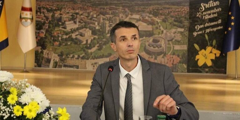 Da je ovdje polomio bih ga, bolje je da ne dolazi na posao "Da je ovdje polomio bih ga, bolje je da ne dolazi na posao"