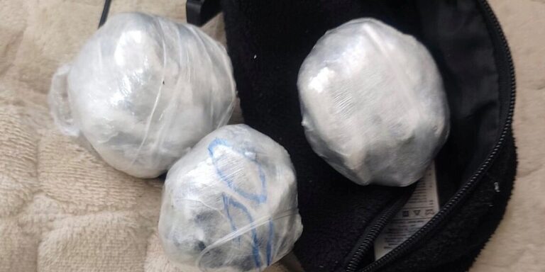 Policijska akcija širom Tuzlanskog kantona, zaplijenjena veća količina droge i uhapšena jedna osoba Policijska akcija širom Tuzlanskog kantona, zaplijenjena veća količina droge i uhapšena jedna osoba