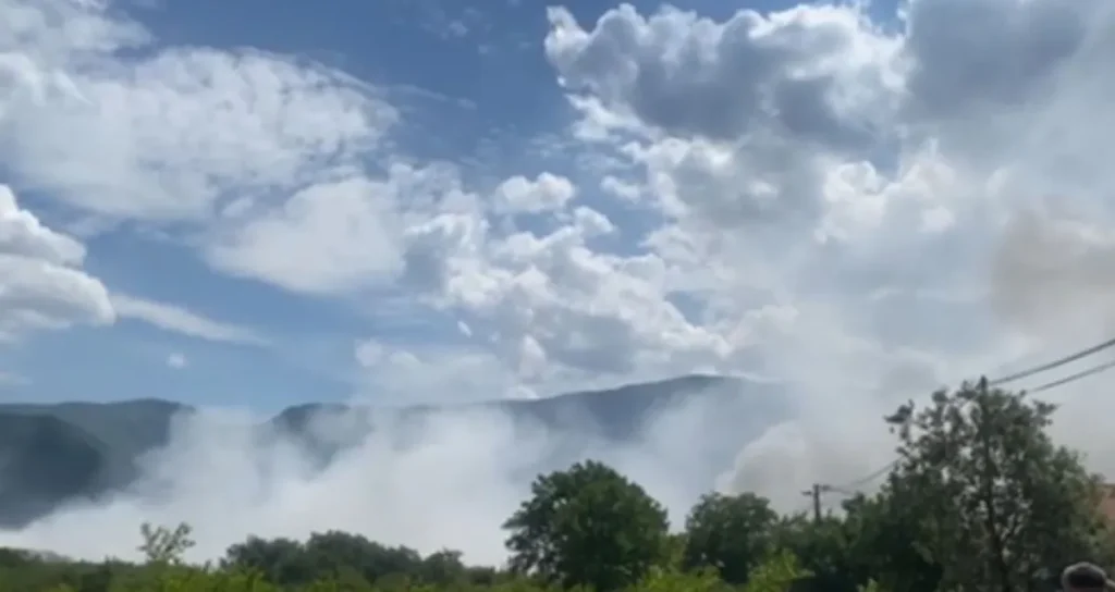 Vatrogasci odbranili kuće, stanovništvo evakuisano