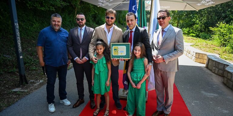 Ambasador Alžira Mohammed Meraimi zasadio lipu u sarajevskoj Aleji ambasadora Ambasador Alžira Mohammed Meraimi zasadio lipu u sarajevskoj Aleji ambasadora
