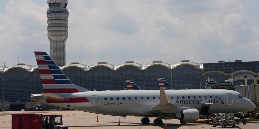 Američke aviokompanije u maju potrošile više od šest milijardi dolara na gorivo, 84 posto više nego prošle godine Američke aviokompanije u maju potrošile više od šest milijardi dolara na gorivo, 84 posto više nego prošle godine