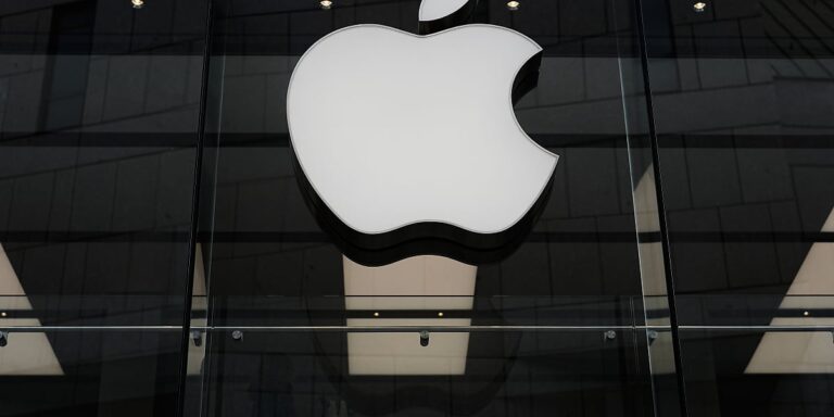 Apple nadmašio očekivanja Wall Streeta zahvaljujući snažnoj prodaji iPhonea i Maca Apple nadmašio očekivanja Wall Streeta zahvaljujući snažnoj prodaji iPhonea i Maca