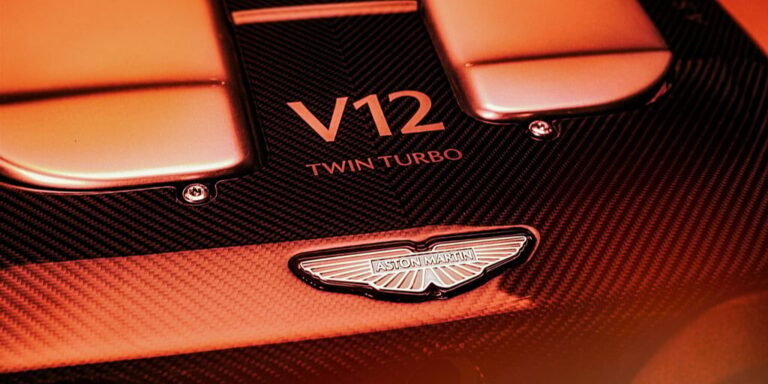 Aston Martin odlaže proizvodnju električnog modela i ne odustaje od V12 motora