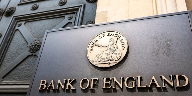 Banka Engleske peti put ove godine zadržala ključnu kamatnu stopu na 3,75 posto Banka Engleske peti put ove godine zadržala ključnu kamatnu stopu na 3,75 posto