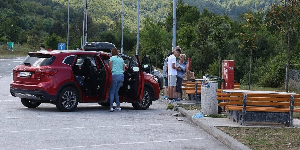 Cijene ne gledam već provučem karticu; ljudi znaju biti drski "Cijene ne gledam već provučem karticu; ljudi znaju biti drski"