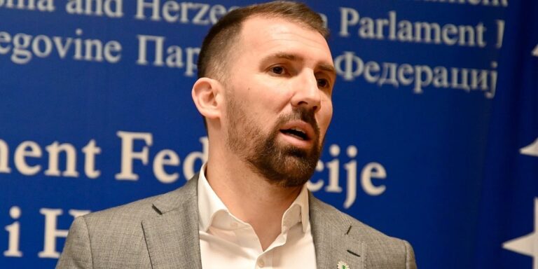 Da li je okončan sukob NiP-a i HDZ-a? Vlada FBiH u parlament uputila zakon koji je izazvao zastoj u radu Da li je okončan sukob NiP-a i HDZ-a? Vlada FBiH u parlament uputila zakon koji je izazvao zastoj u radu
