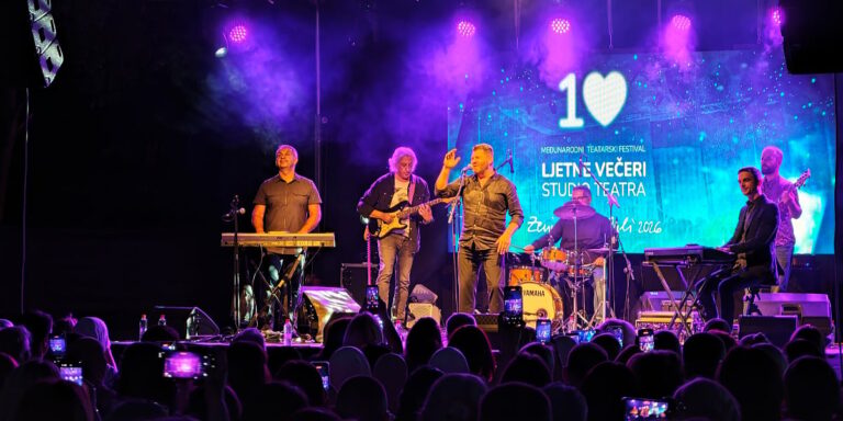 Eldin Huseinbegović koncertom zatvorio 10. Ljetne večeri Studio Teatra u Zenici Eldin Huseinbegović koncertom zatvorio 10. Ljetne večeri Studio Teatra u Zenici