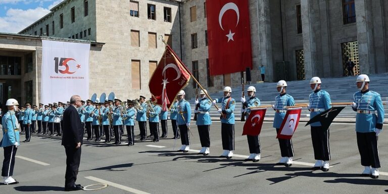 Erdogan poručio da nijedna sila ne može slomiti turski narod Erdogan poručio da nijedna sila ne može slomiti turski narod