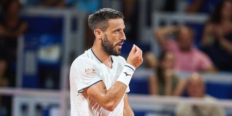 Fenomenalni Džumhur preokretom u Umagu izborio prvo ATP finale nakon osam godina Fenomenalni Džumhur preokretom u Umagu izborio prvo ATP finale nakon osam godina